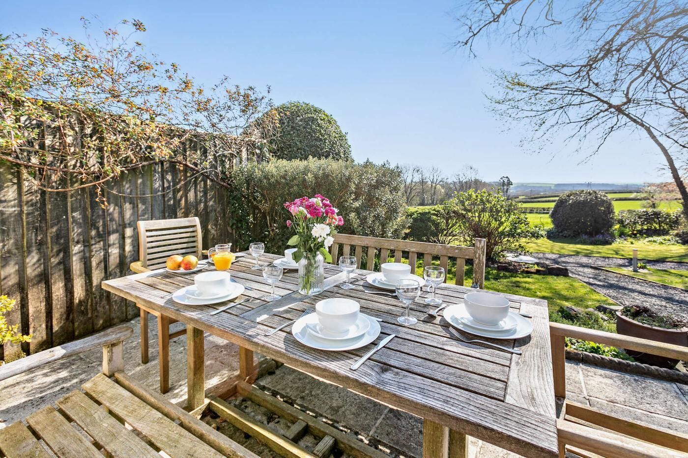 屋外ダイニングエリア