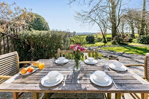 Outdoor dining - 2 Bed in North Tamerton (oc-p30360) (North Tamerton)