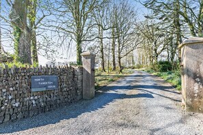 Property grounds - 2 Bed in North Tamerton (oc-p30360) (North Tamerton)