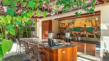 Vila, várias camas, varanda coberta, vista para o jardim (Ho'olei Unit 12-2) | Opções para refeição ao ar livre