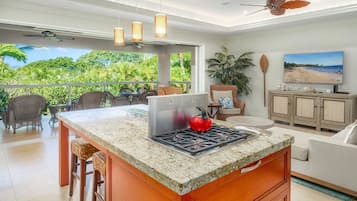 Vila, várias camas, varanda coberta, vista para o jardim (Ho'olei Unit 12-2) | Parte interna