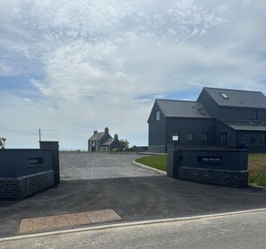 Property grounds - 4 Bed in Botwnnog (oc-s30317) (Botwnnog)