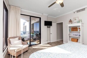 2 bedrooms, desk, iron/ironing board, free WiFi - Beachfront Bliss • Sleeps 7 • Gulf Front (Navarre)