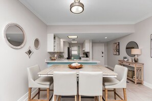 Dining - Beachfront Bliss • Sleeps 7 • Gulf Front (Navarre)