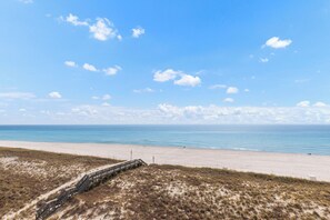 On the beach - Beachfront Bliss • Sleeps 7 • Gulf Front (Navarre)