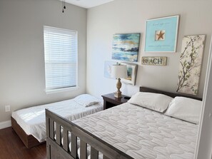3 bedrooms, WiFi, bed sheets - Virginia Beach Family Home at Oceanfront Beach and Boardwalk (Virginia beach)