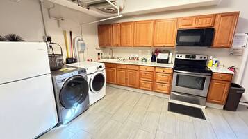 Micro-ondes, four, plaque de cuisson, lave-vaisselle
