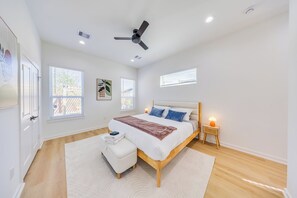 3 habitaciones, tabla de planchar con plancha, wifi y ropa de cama 