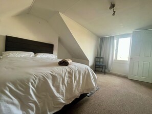 4 bedrooms, iron/ironing board, WiFi, bed sheets - Cozy 4 bed house in Staple Hill, Bristol for 5. Free Off road parking. Internet. (Bristol)