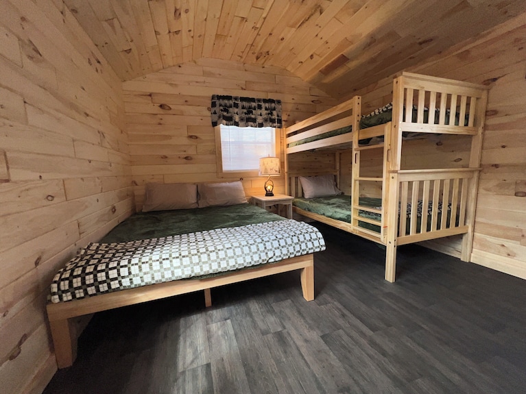 Sister Lakes Of Michigan Glamping Cabin #2 - Michigan