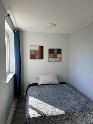 Internet, bed sheets - The Best Stay (Windsor)