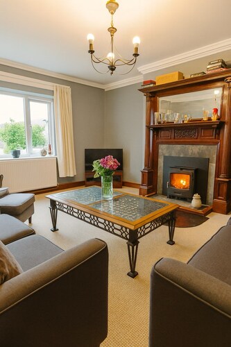 Loch-side Annexe, Cosy Highland Hideaway with Stunning Views