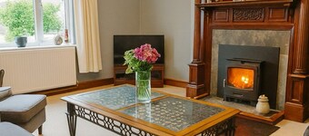 Loch-side Annexe, Cosy Highland Hideaway with Stunning Views