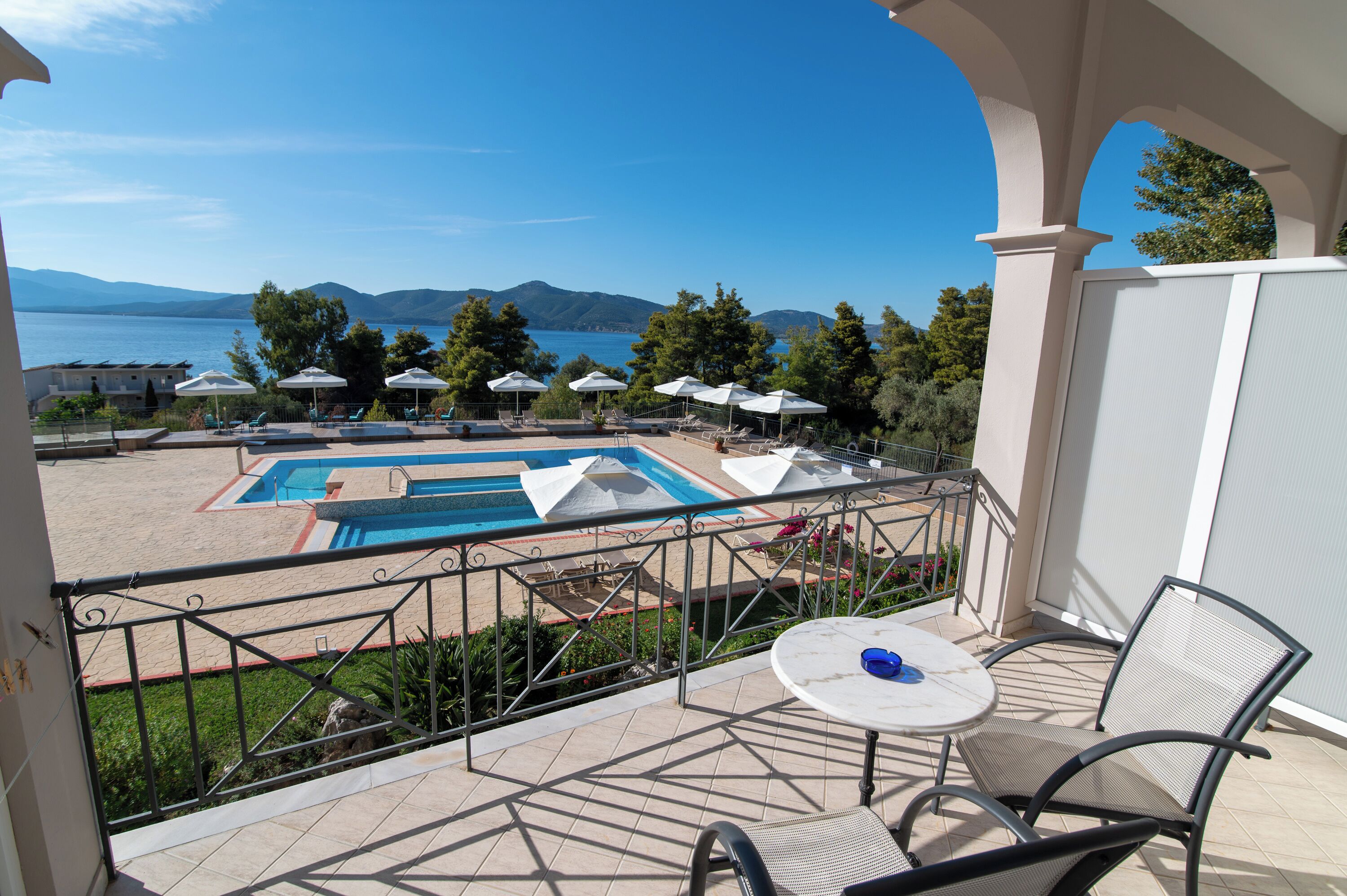 Habitación con 1 cama matrimonial o 2 individuales, balcón, vista al océano | Wifi gratis 