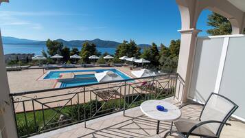 Habitación con 1 cama matrimonial o 2 individuales, balcón, vista al océano | Wifi gratis