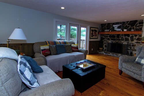 Spacious 4-bedroom ski getaway house in beautiful Woodstock