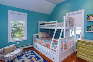 4 bedrooms, WiFi, bed sheets