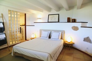 5 habitaciones, tabla de planchar con plancha y internet 