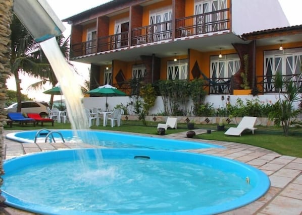 2 outdoor pools, open 8:00 AM to 8:00 PM, pool umbrellas, sun loungers - Pousada Gitana (Parnamirim)