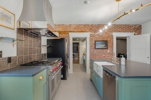 Fridge, microwave, dishwasher, cookware/dishes/utensils