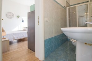 Shower, hair dryer, bidet, towels - Alghero [Studio in the center] free WI-FI (Alghero)