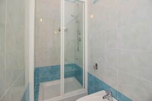 Shower, hair dryer, bidet, towels - Alghero [Studio in the center] free WI-FI (Alghero)