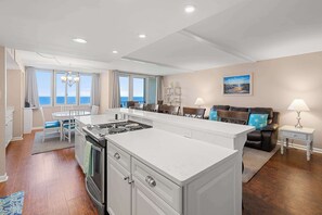 Fridge, microwave, oven, stovetop - Quay 2008, Ocean front 3 bedroom condo (Ocean City)