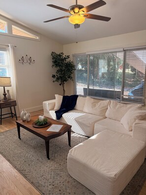 TV - Peaceful Mid-Century Retreat in Decatur. Close to Downtown ATL (Decatur)