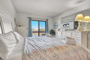 4 habitaciones, tabla de planchar con plancha, wifi y ropa de cama 