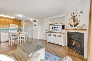 Interior - Sunset Landing 11 & 12 (Ocean City)
