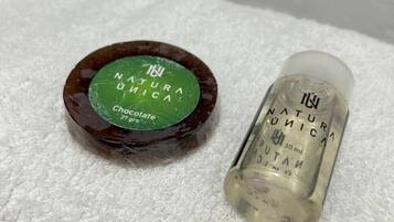 Handdoeken, zeep, shampoo, toiletpapier