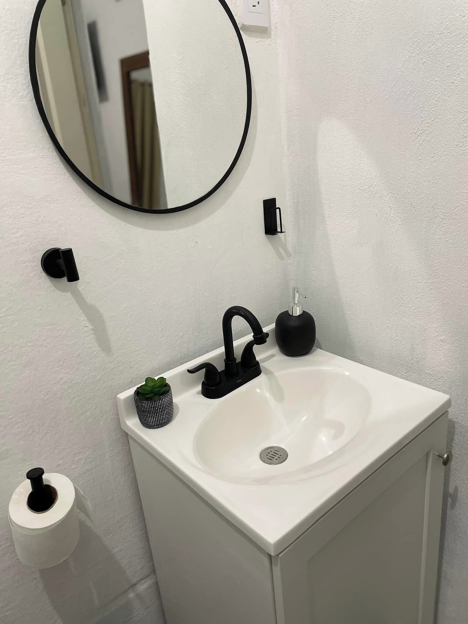 Pyyhkeet, saippua, sampoo, vessapaperi