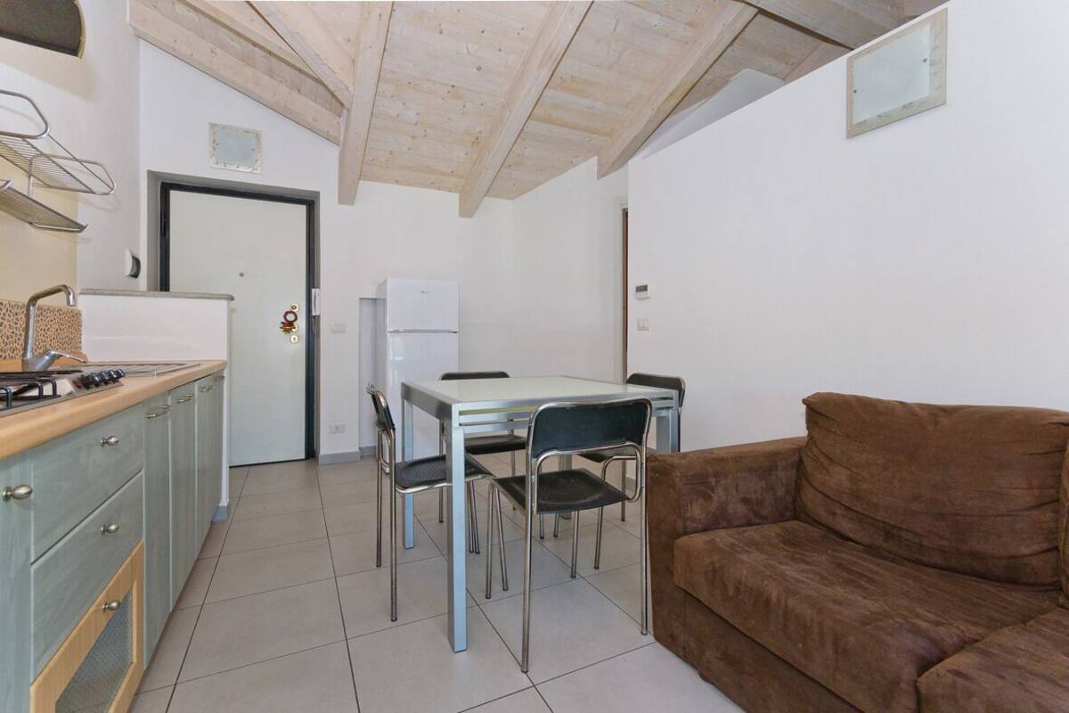 Apartamento, balcón, vistas a la ciudad | Mobiliario individual y espacio para trabajar con un portátil