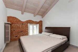 Appartement, balcon, vue ville | Ameublement personnalisé, espace de travail pour ordinateur portable