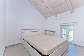 Apartment, Balcony, City View | Individually furnished, laptop workspace, iron/ironing board, free WiFi - Casa a Pollenzo (Pollenzo)