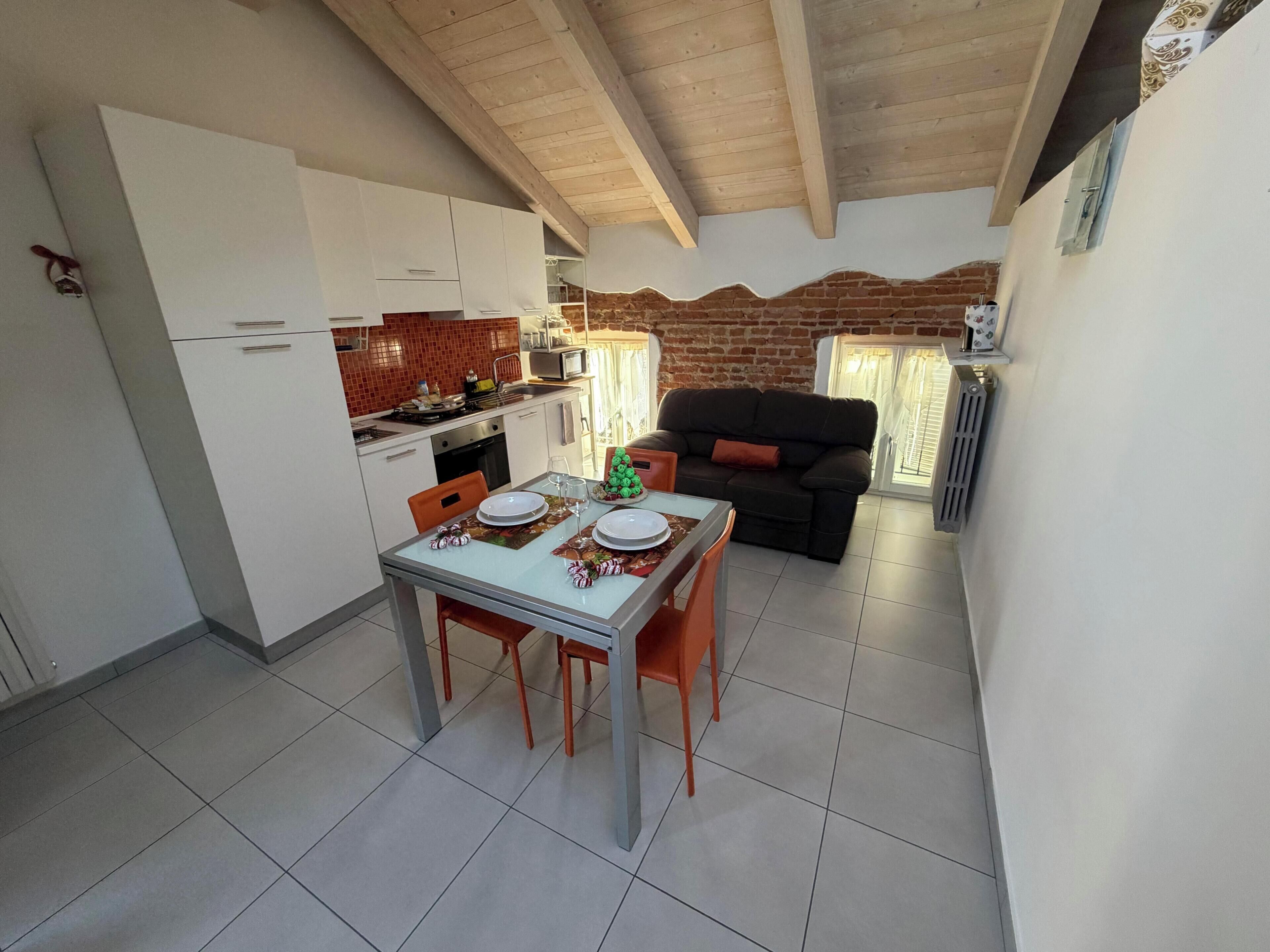 House in Pollenzo | Living area | 32-inch Smart TV with digital channels