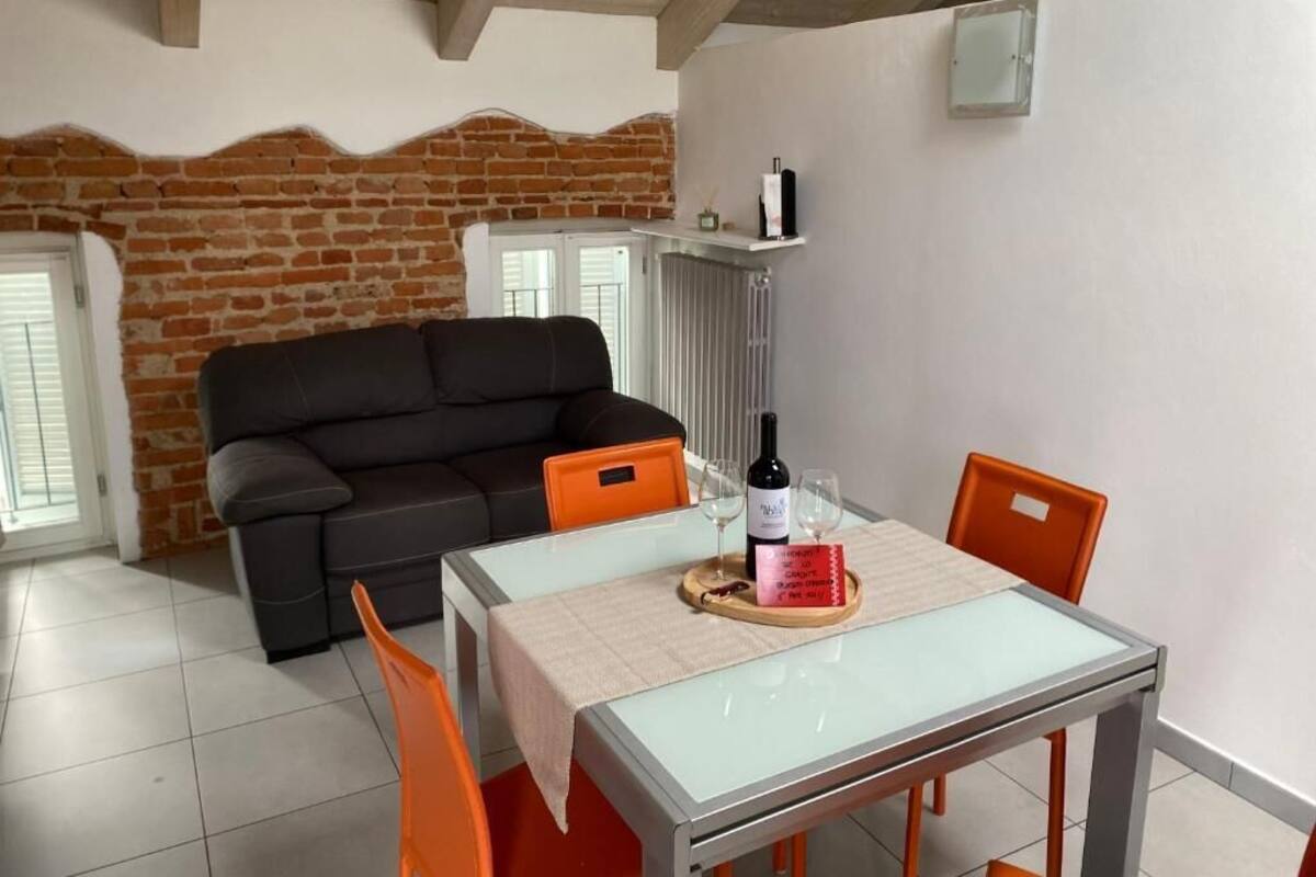 House in Pollenzo | Living area | 32-inch Smart TV with digital channels