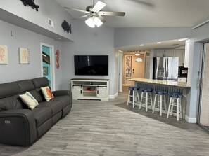 TV - Cozy Cape Coral Canal Home w/ Pool Table, enjoy the best sunsets from the lanai! (Cape Coral)