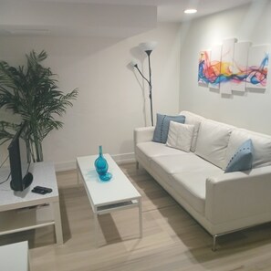 Smart TV - Cozy 3 beds place, 20 min from the Downtown & the Airport. (Toronto)