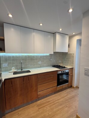 Een magnetron, een oven