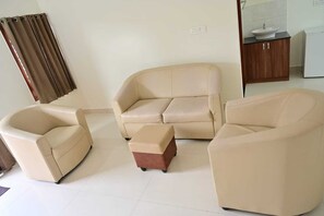 Soundproofing, iron/ironing board, free WiFi - Bricknest Homes (Mysore)