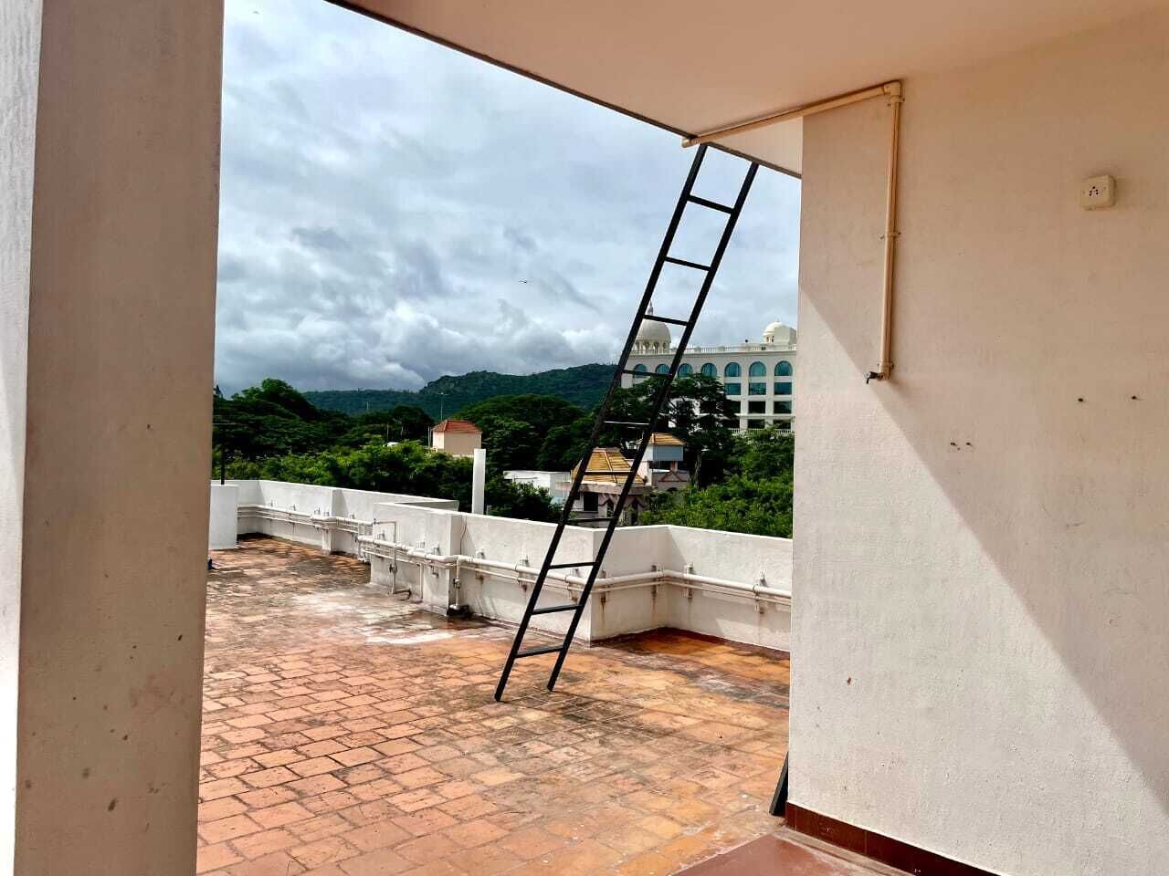 Standard-studio | Kylpyhuone | Suihku, pyyhkeet, vessapaperi