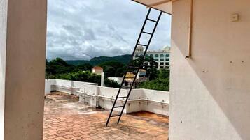 Standard-studio | Kylpyhuone | Suihku, pyyhkeet, vessapaperi