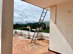 Standard-studiolejlighed | Badeværelse | Bruser, håndklæder, Toiletpapir