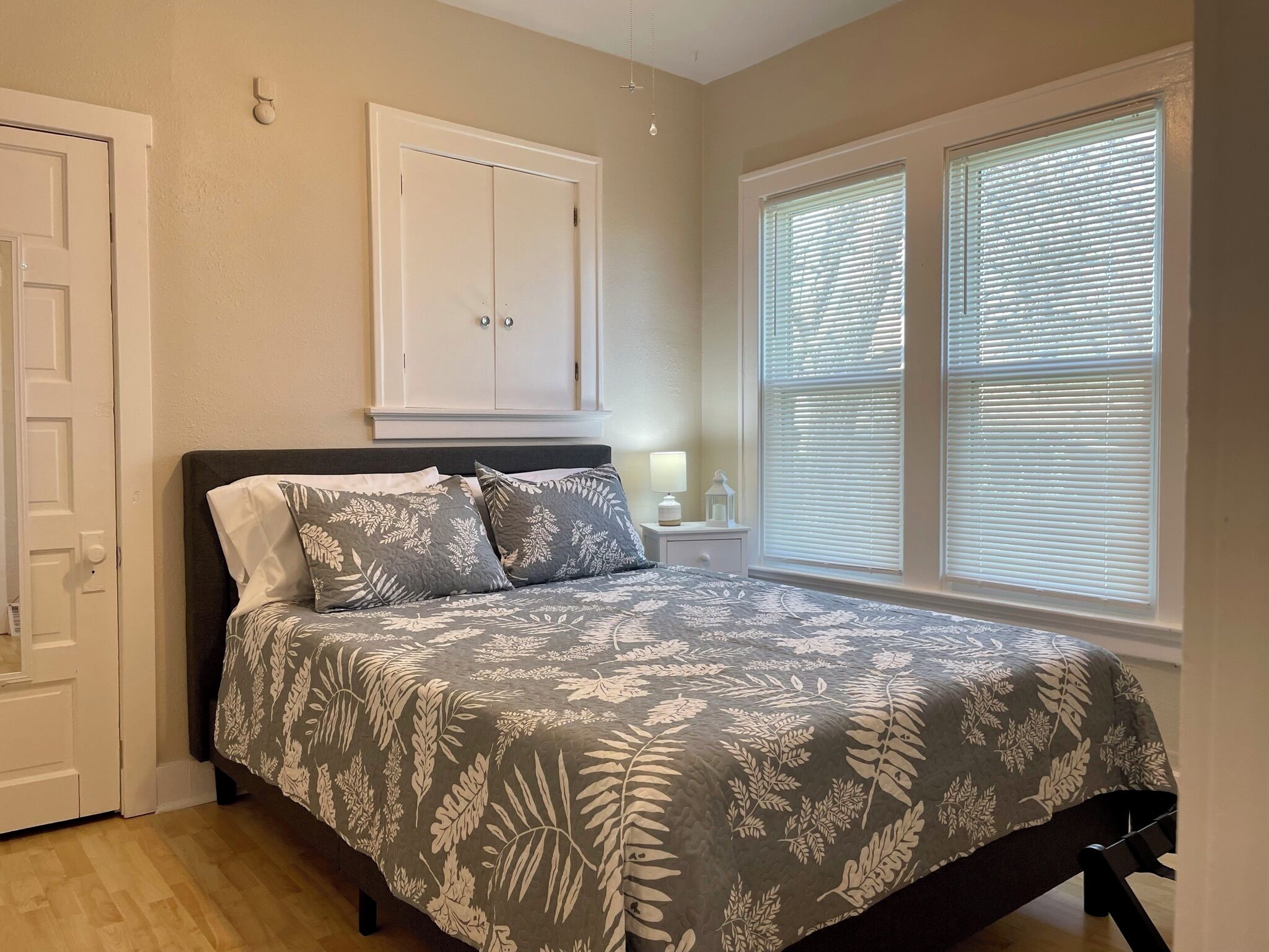 Ferros/tábuas de passar roupa, Wi-Fi, roupa de cama