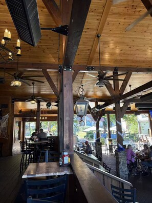 Outdoor dining - A luxurious and convenient stay will go beyond your expectations in every way (Helen)