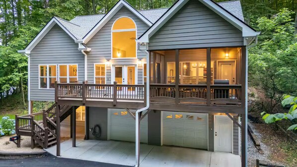Exterior - A luxurious and convenient stay will go beyond your expectations in every way (Helen)