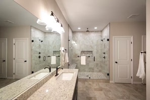 Shower, hair dryer, towels, soap - A luxurious and convenient stay will go beyond your expectations in every way (Helen)
