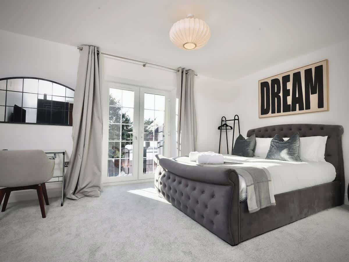 4 bedrooms, iron/ironing board, travel cot, WiFi