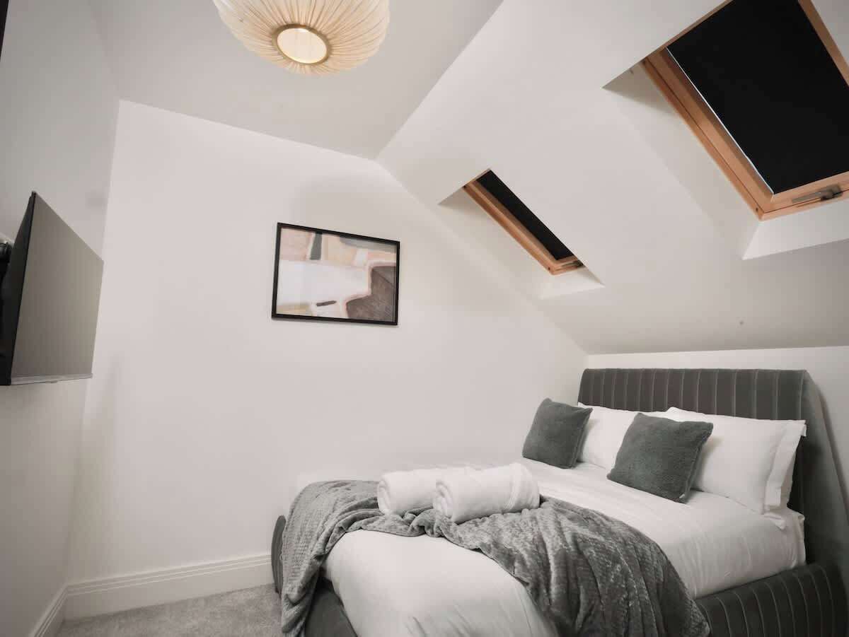 4 bedrooms, iron/ironing board, travel cot, WiFi